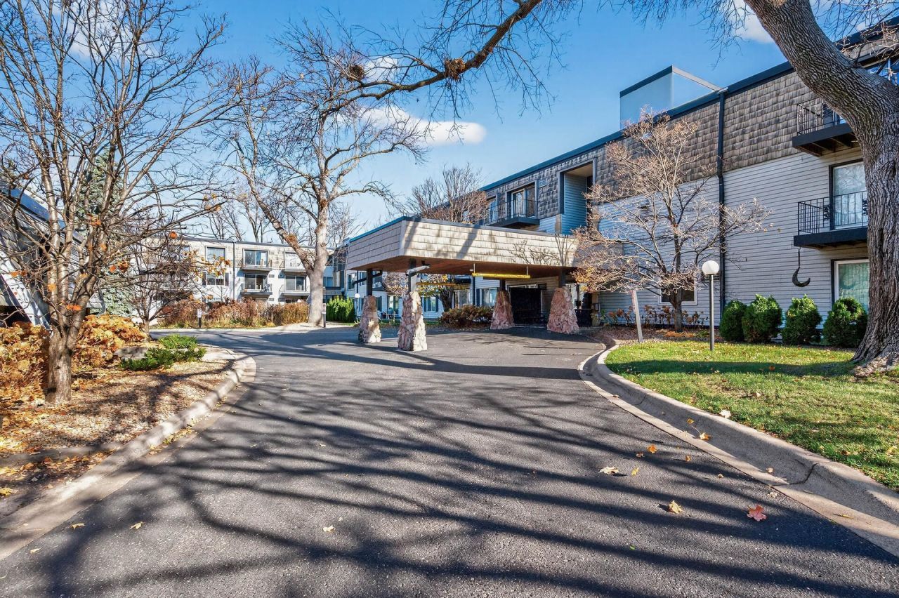 181 Little Canada Road E, Unit 219, Little Canada, MN 55117 Main Photo