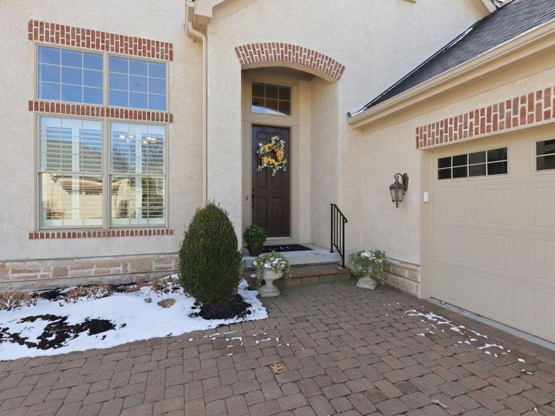 3913 Shadowstone Way, Columbus, OH 43221 Photo 4