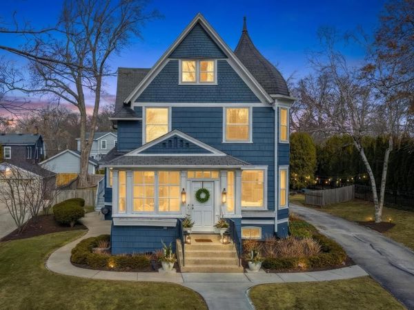 806 E Beaumont AVENUE, Whitefish Bay, WI 53217