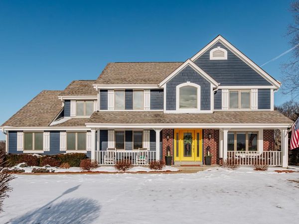 W239S6002 Chinook COURT, Waukesha, WI 53189