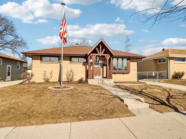 5320 W Plainfield AVENUE, Milwaukee, WI 53220