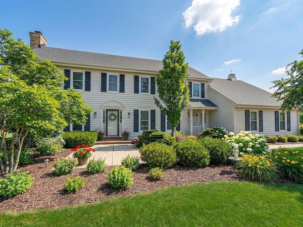 12714 N Meadow CIRCLE W, Mequon, WI 53092