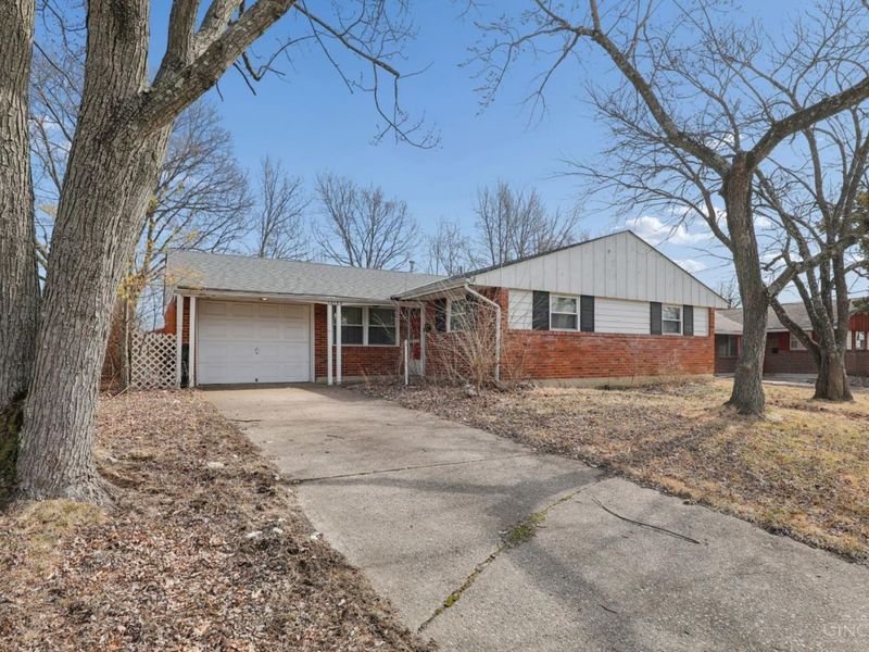 12128 Benadir Road, Springdale, OH 45246 Photo 2