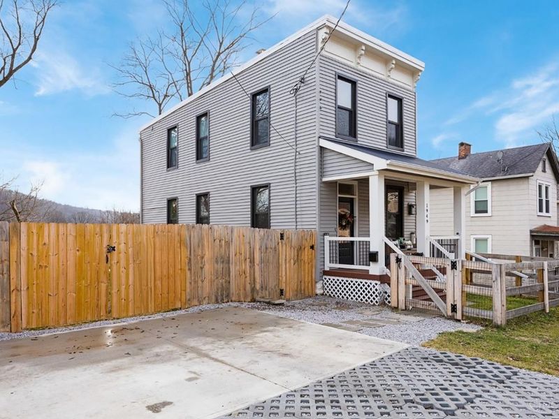 1949 Washburn Street, Cincinnati, OH 45223 Photo 1