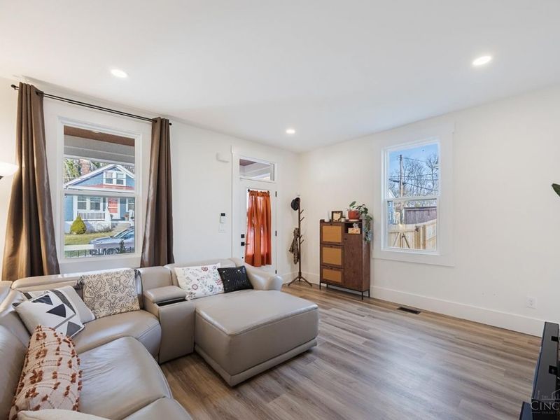 1949 Washburn Street, Cincinnati, OH 45223 Photo 6