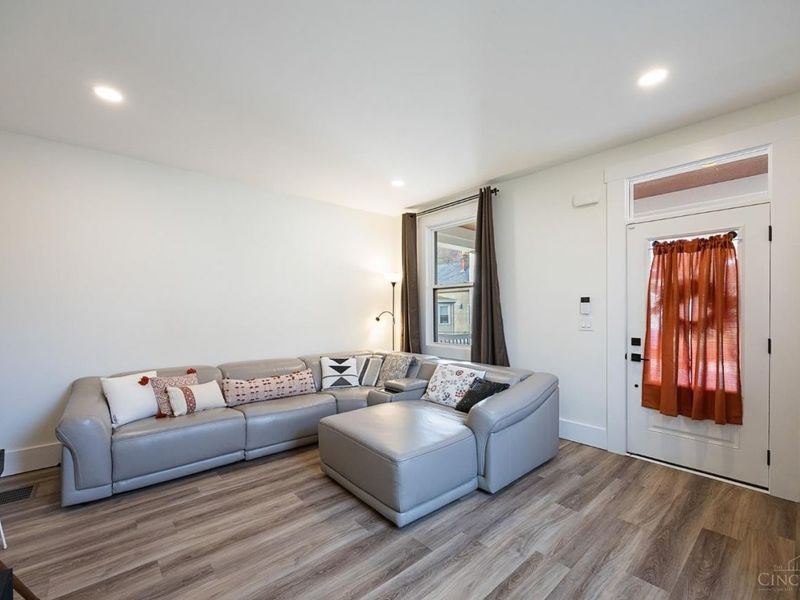 1949 Washburn Street, Cincinnati, OH 45223 Photo 7