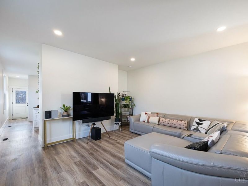 1949 Washburn Street, Cincinnati, OH 45223 Photo 8