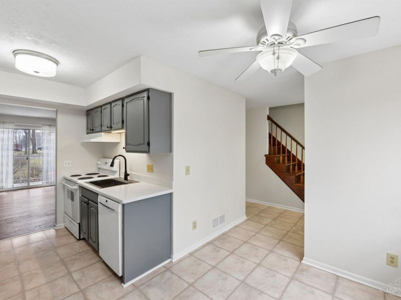 1711 Ebenezer Road, Green Township, OH 45233 Photo 4