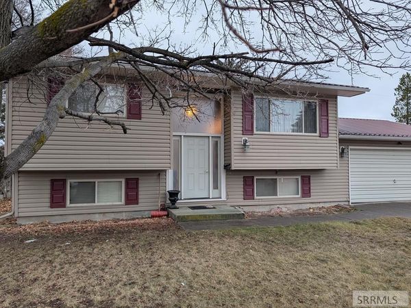 2206 Meadow Street, IDAHO FALLS, ID 83401