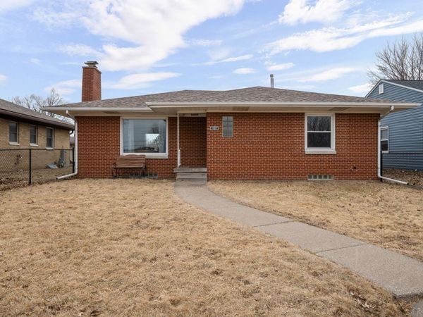 1007 W Central Park Avenue, Davenport, IA 52804