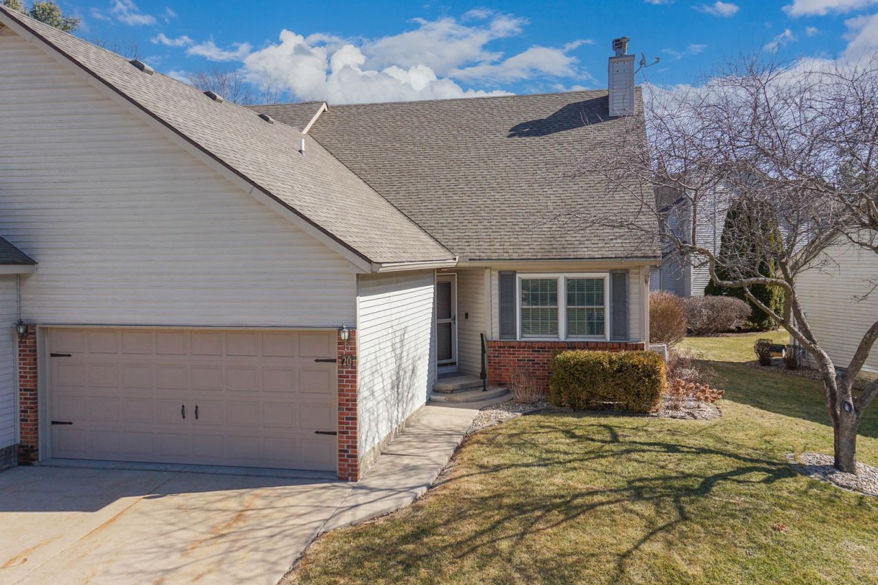 20 Crystal Court, Bloomington, IL 61704 Main Photo