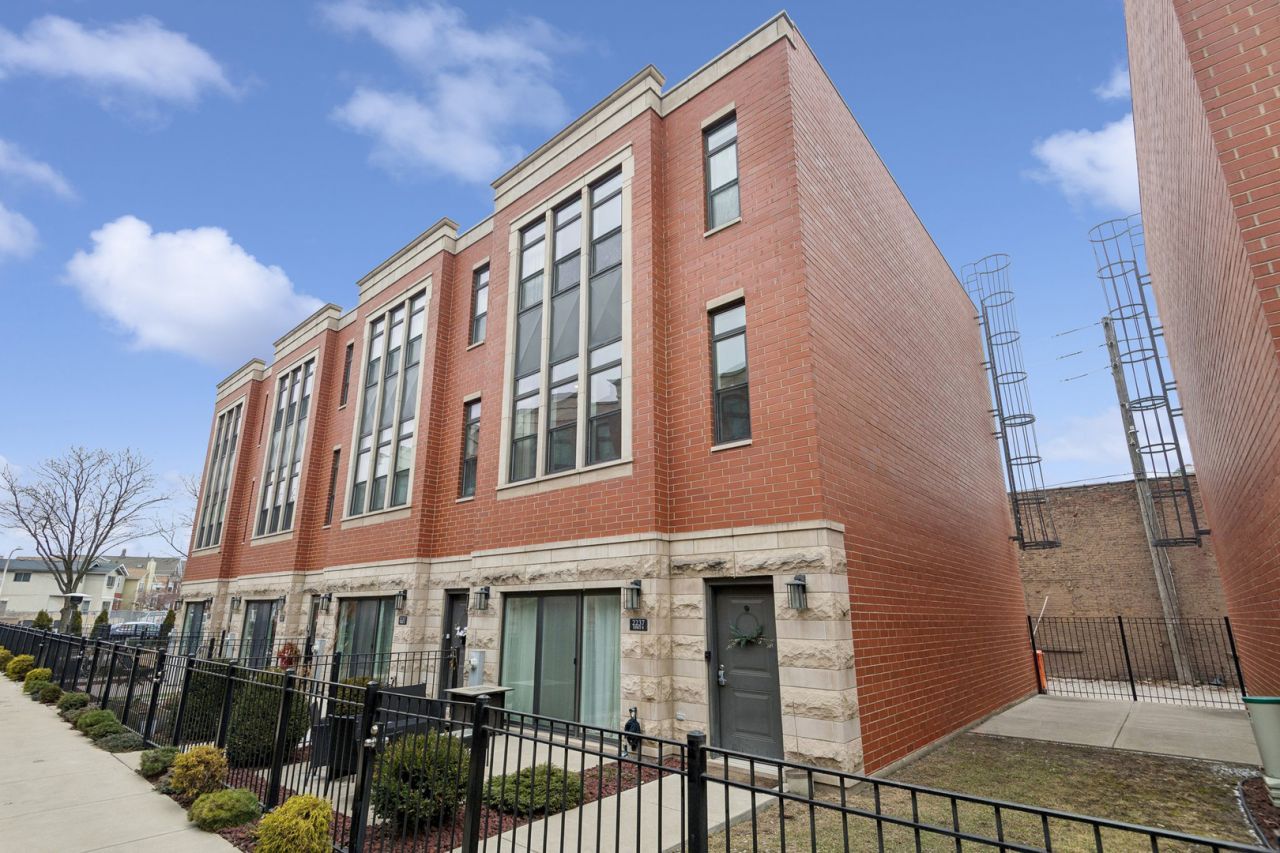 2237 W Coulter Street, Unit 4, Chicago, IL 60608 Main Photo