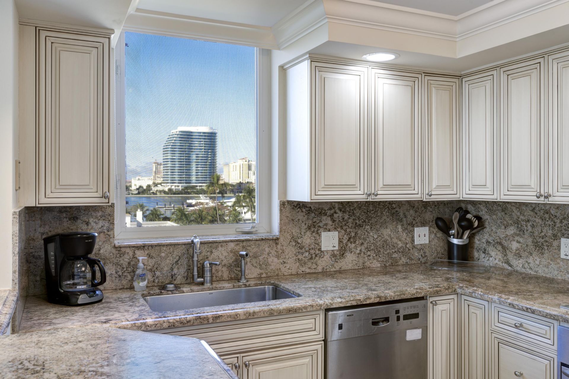 434 Chilean Avenue, Unit 6d, Palm Beach, FL 33480 Photo