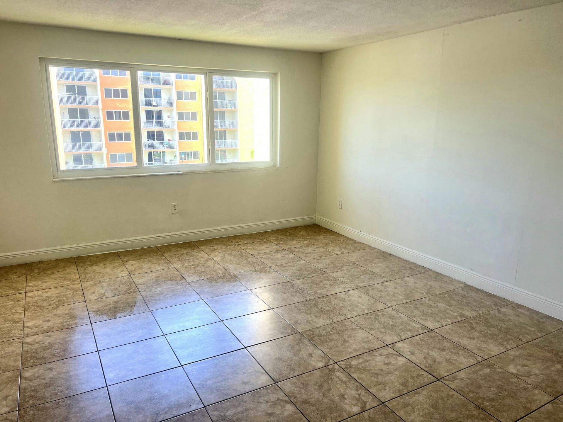 7000 NW 186th Street, Unit 4-316, Hialeah, FL 33015 Photo
