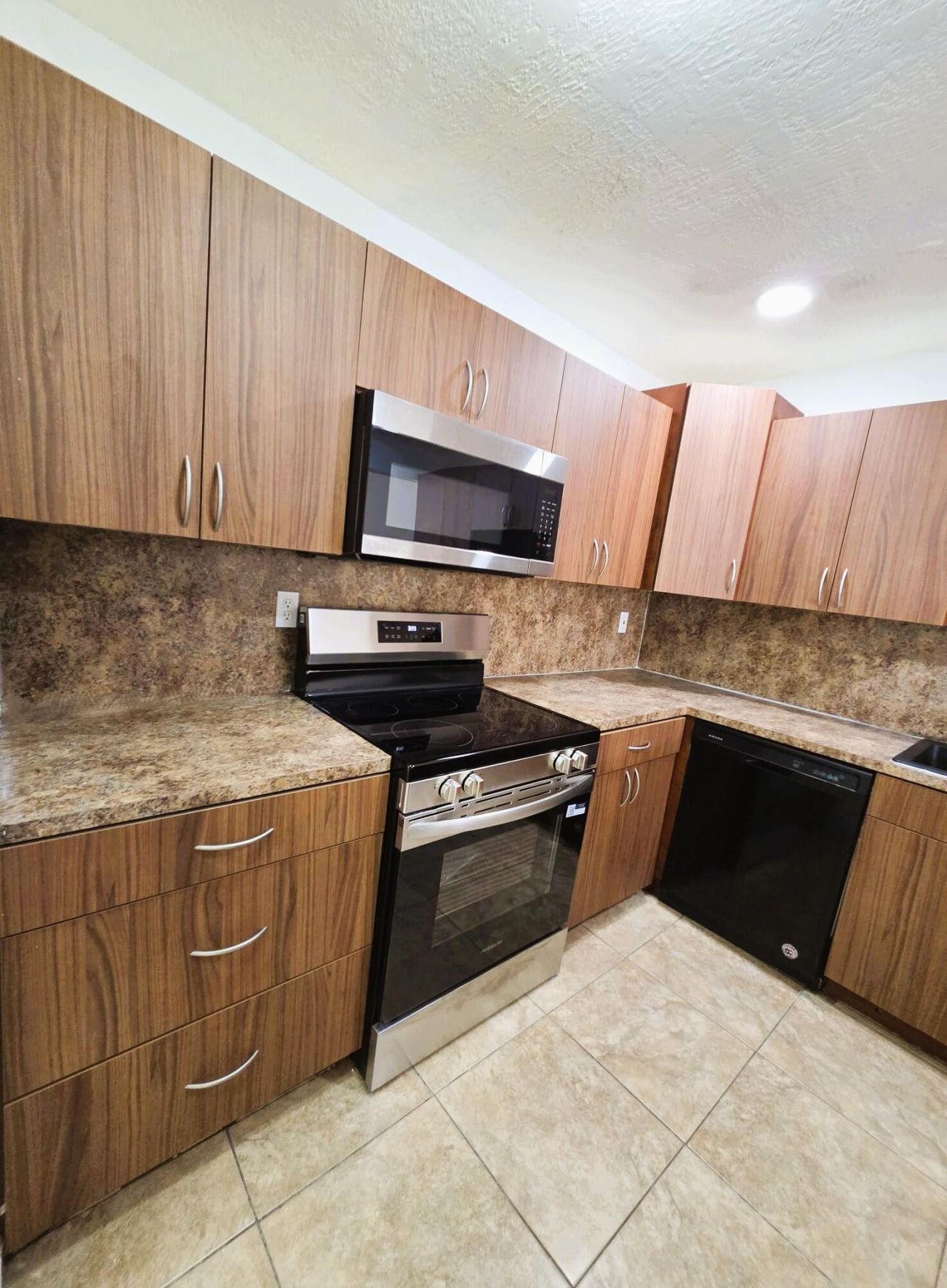 7000 NW 186th Street, Unit 4-316, Hialeah, FL 33015 Photo