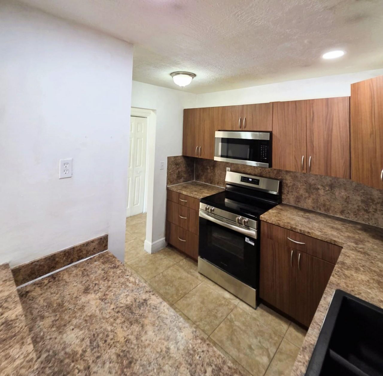 7000 NW 186th Street, Unit 4-316, Hialeah, FL 33015 Photo