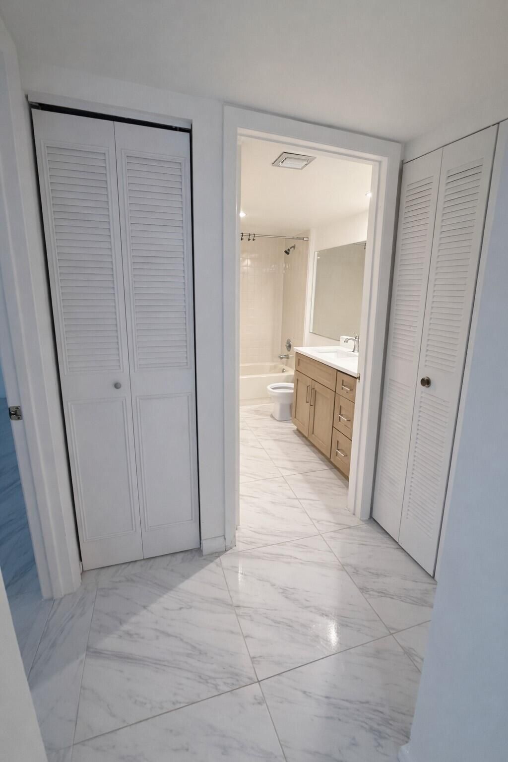 3826 Whitehall Drive, Unit 305, West Palm Beach, FL 33401 Photo