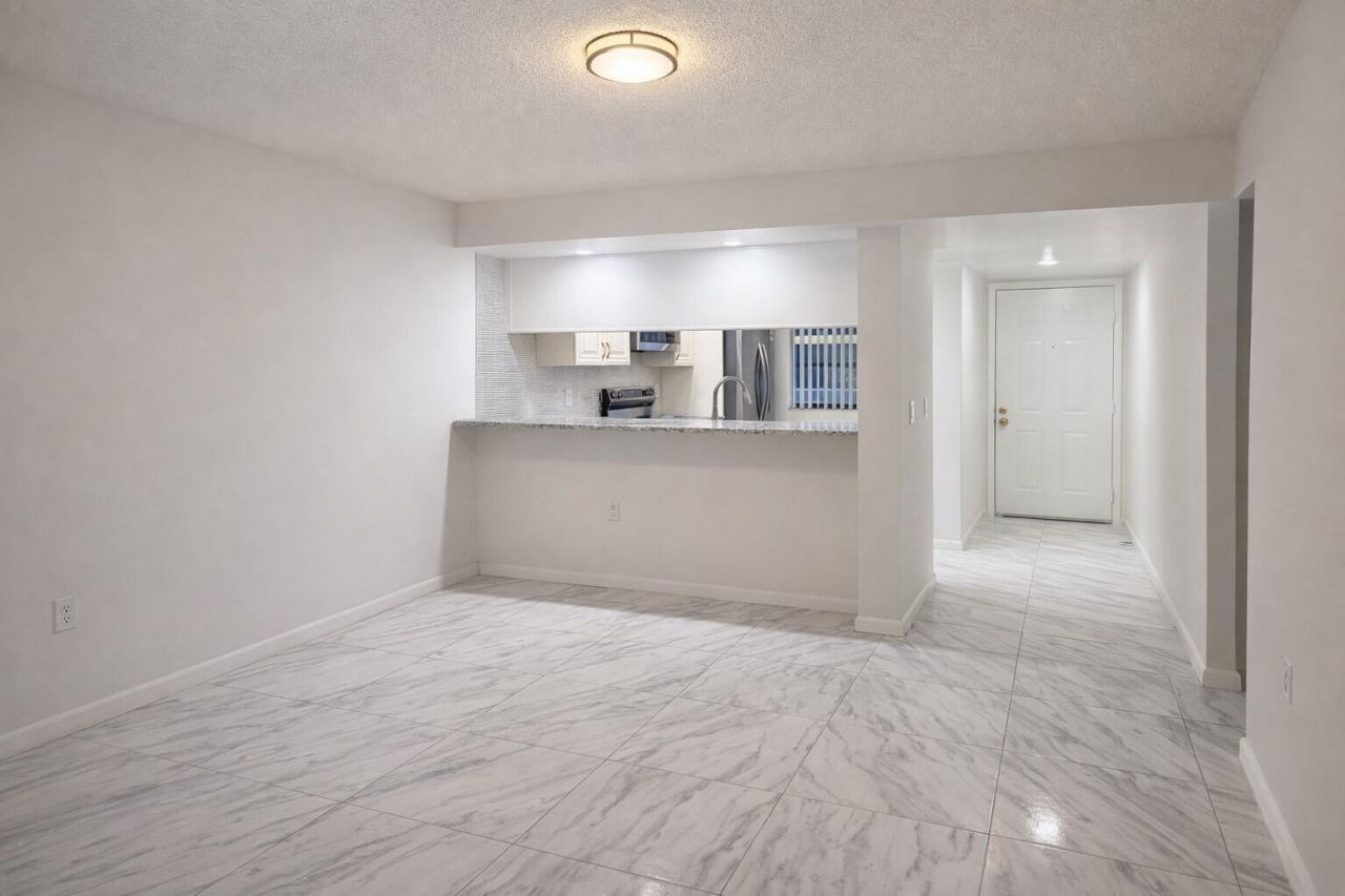 3826 Whitehall Drive, Unit 305, West Palm Beach, FL 33401 Photo