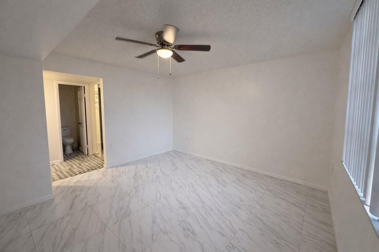 3826 Whitehall Drive, Unit 305, West Palm Beach, FL 33401 Photo