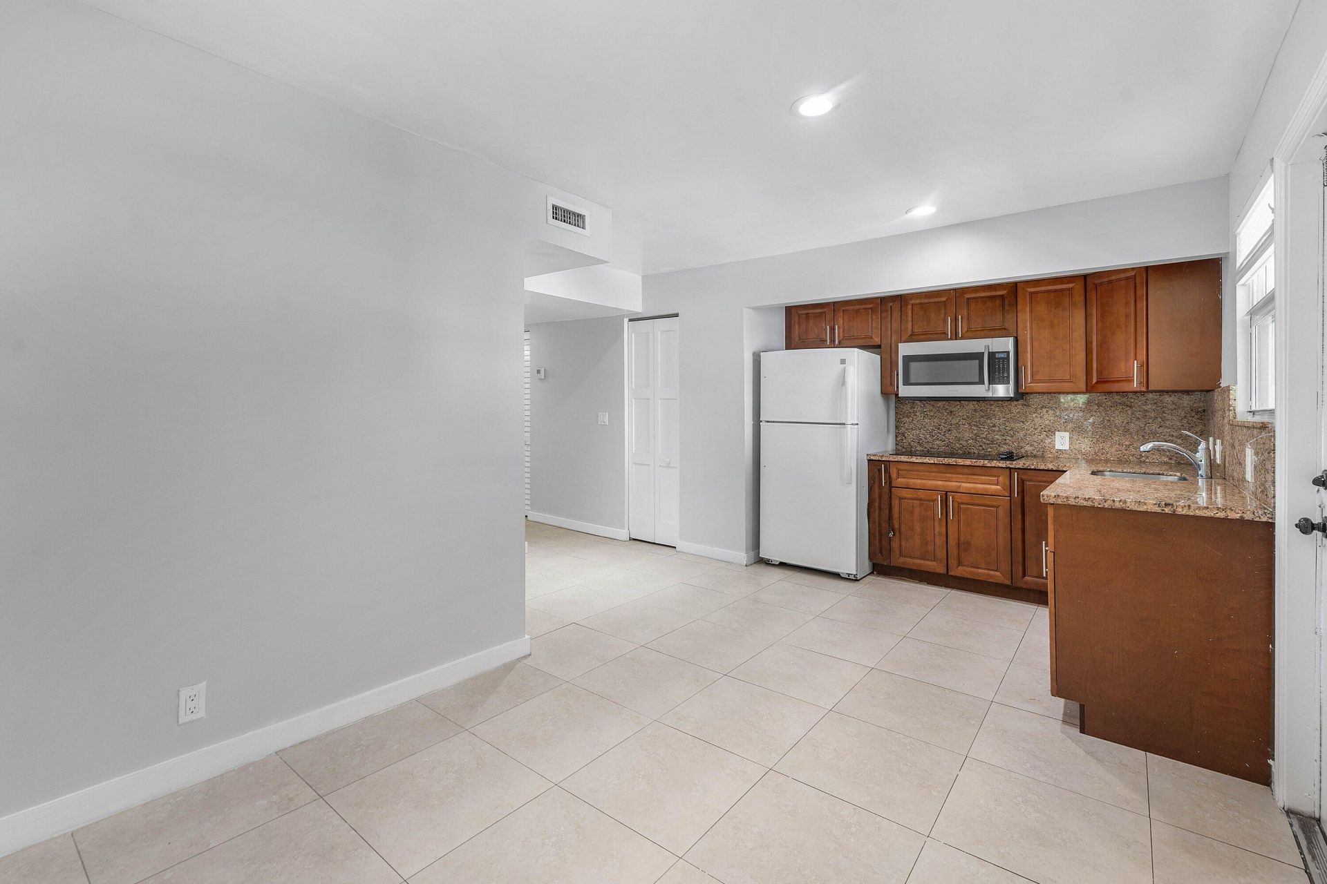 801 Dobbins Street, Unit 2, West Palm Beach, FL 33405 Photo