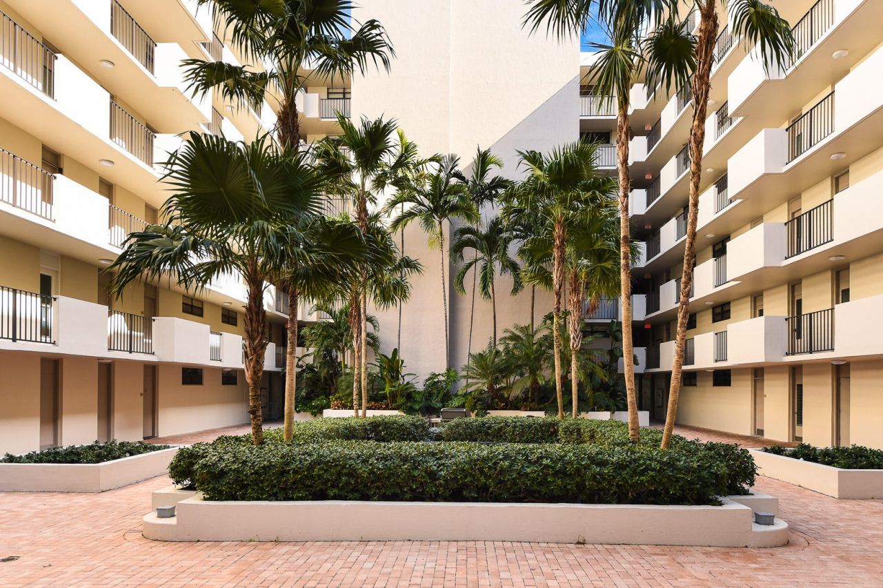 145 Ocean Avenue, Unit 303, Palm Beach Shores, FL 33404 Photo