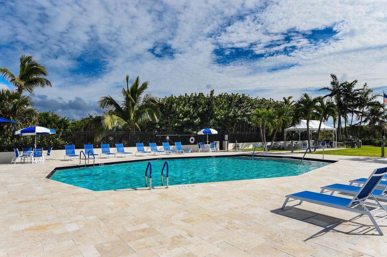 145 Ocean Avenue, Unit 303, Palm Beach Shores, FL 33404 Photo