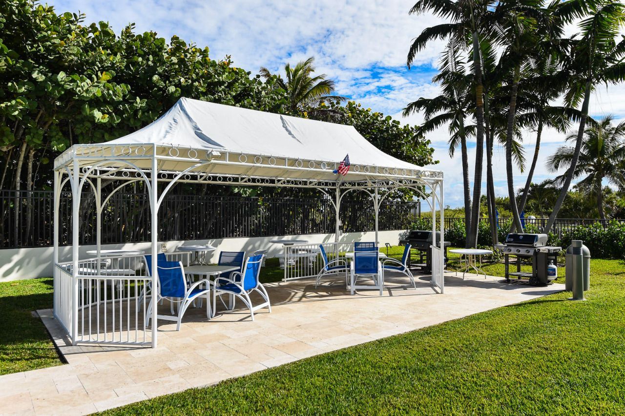 145 Ocean Avenue, Unit 303, Palm Beach Shores, FL 33404 Photo