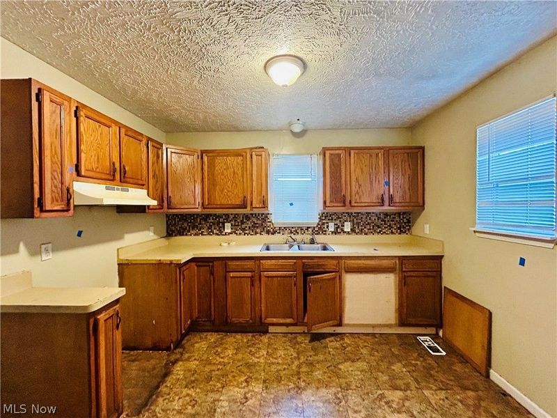 571 E 115th Street, Cleveland, OH 44108 Photo 12