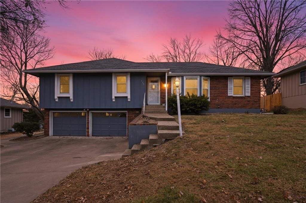 429 Pershing Street, Liberty, MO 64068 Main Photo