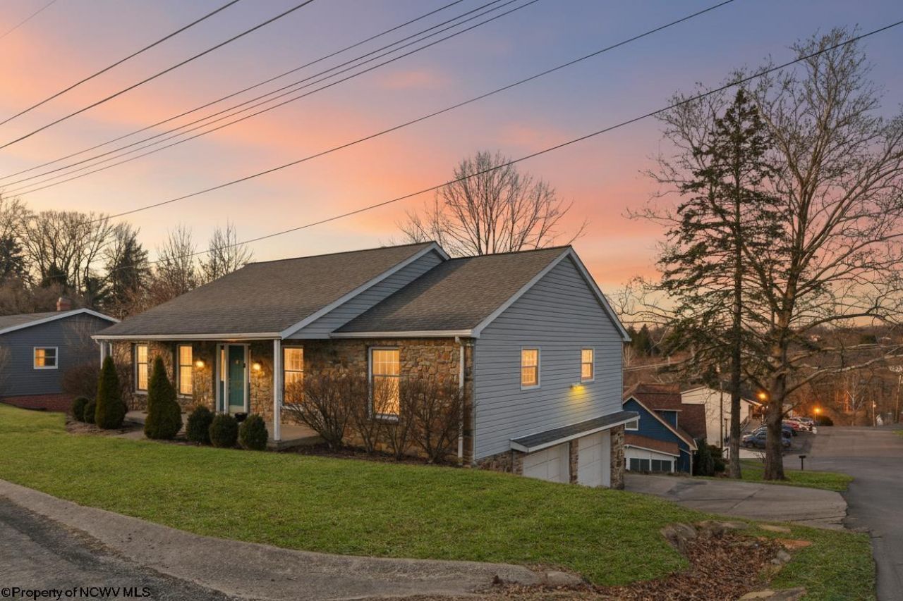 909 Cottonwood Street, Morgantown, WV 26505 Main Photo