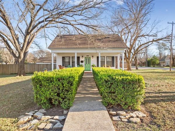 1026 W 7th Street, McGregor, TX 76657