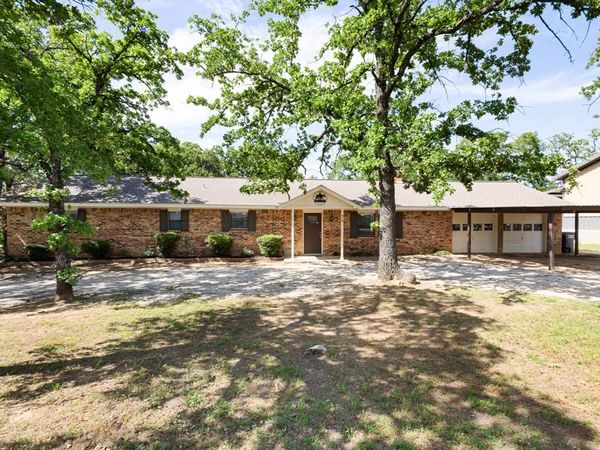 818 Country Club Road, Bowie, TX 76230