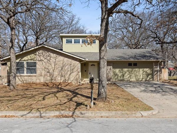 1113 Wood Ridge Drive, Azle, TX 76020