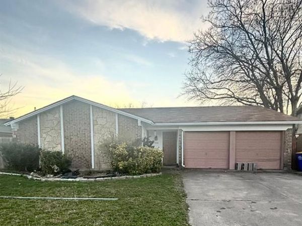 7533 Meadowlark Lane N, Watauga, TX 76148