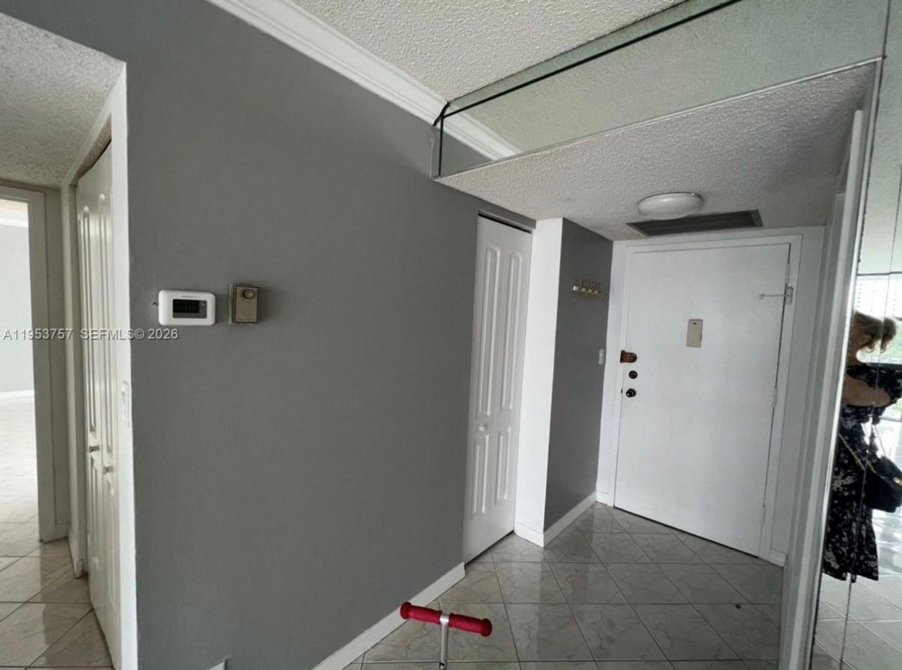 1000 Parkview Dr, Unit 528, Hallandale Beach, FL 33009 Photo