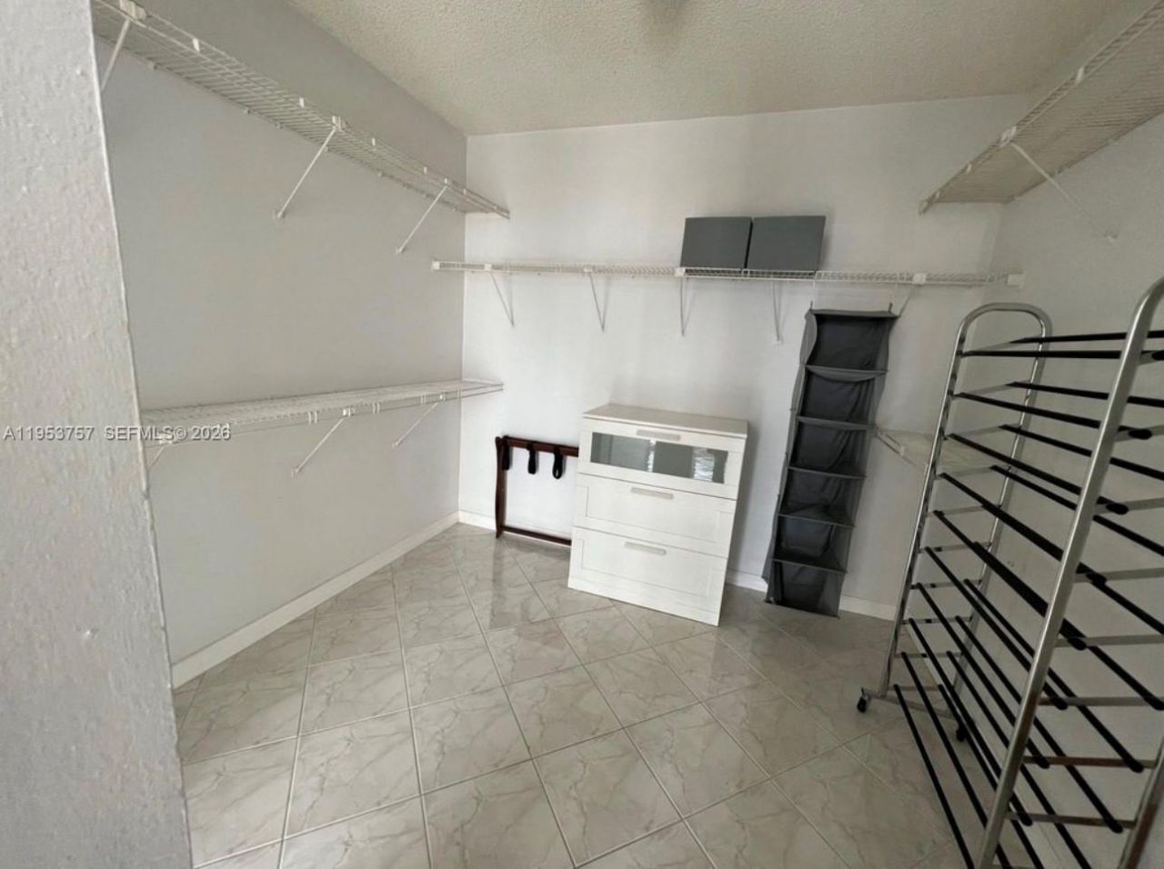 1000 Parkview Dr, Unit 528, Hallandale Beach, FL 33009 Photo