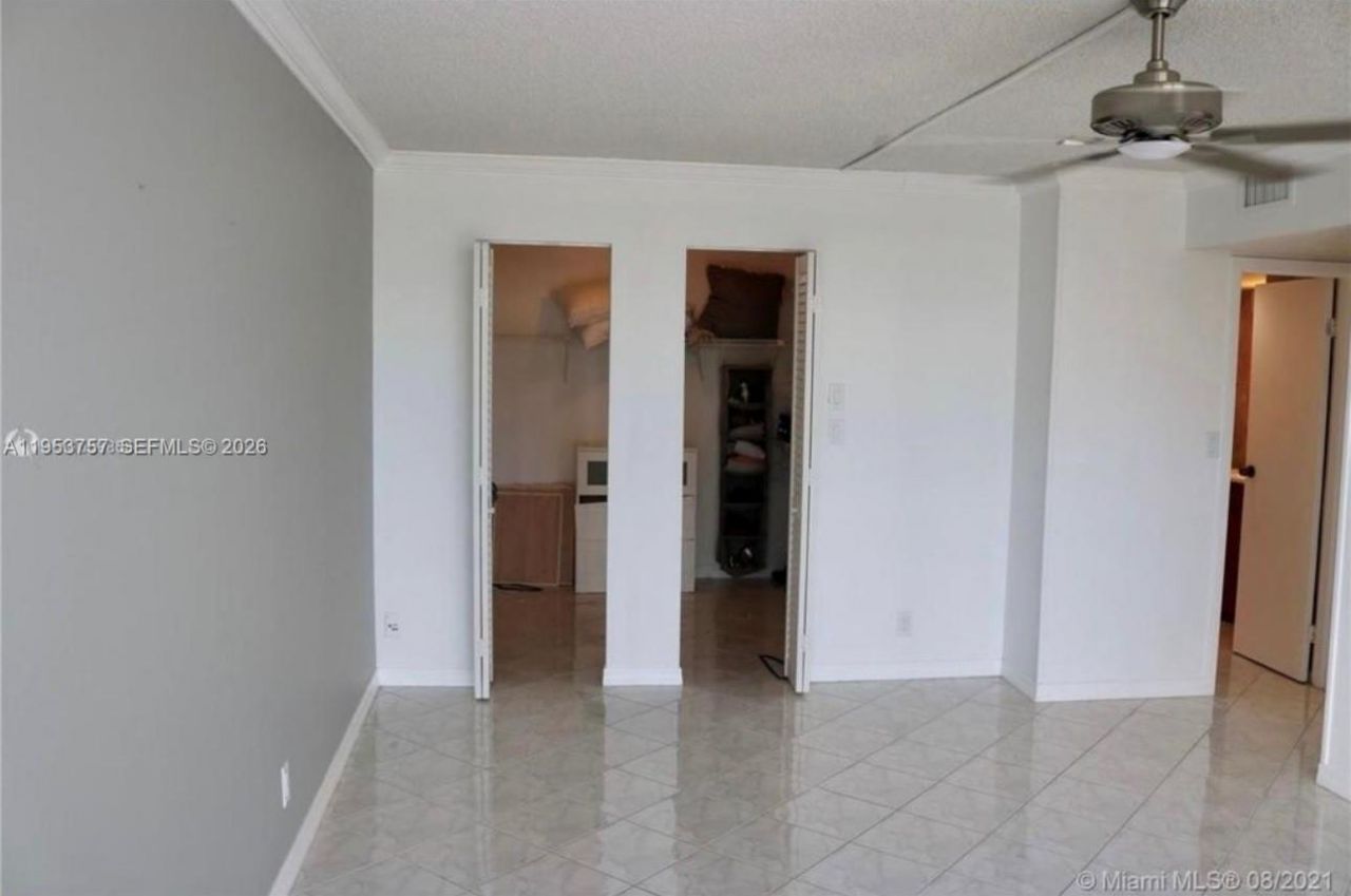 1000 Parkview Dr, Unit 528, Hallandale Beach, FL 33009 Photo
