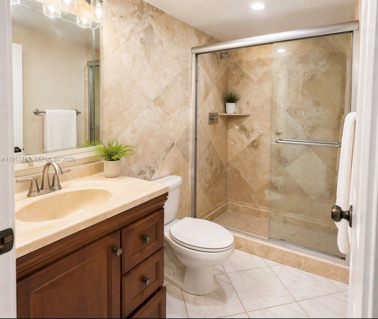 1000 Parkview Dr, Unit 528, Hallandale Beach, FL 33009 Photo