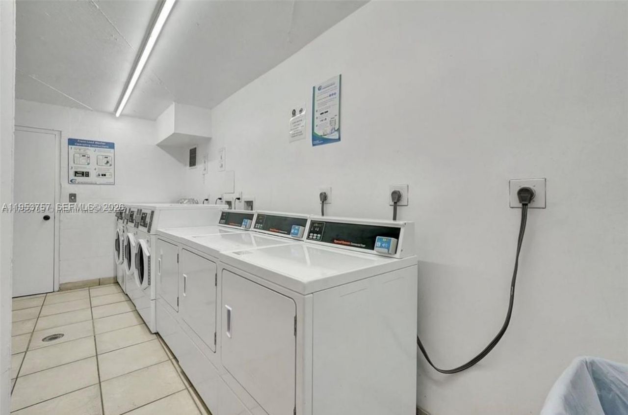 1000 Parkview Dr, Unit 528, Hallandale Beach, FL 33009 Photo