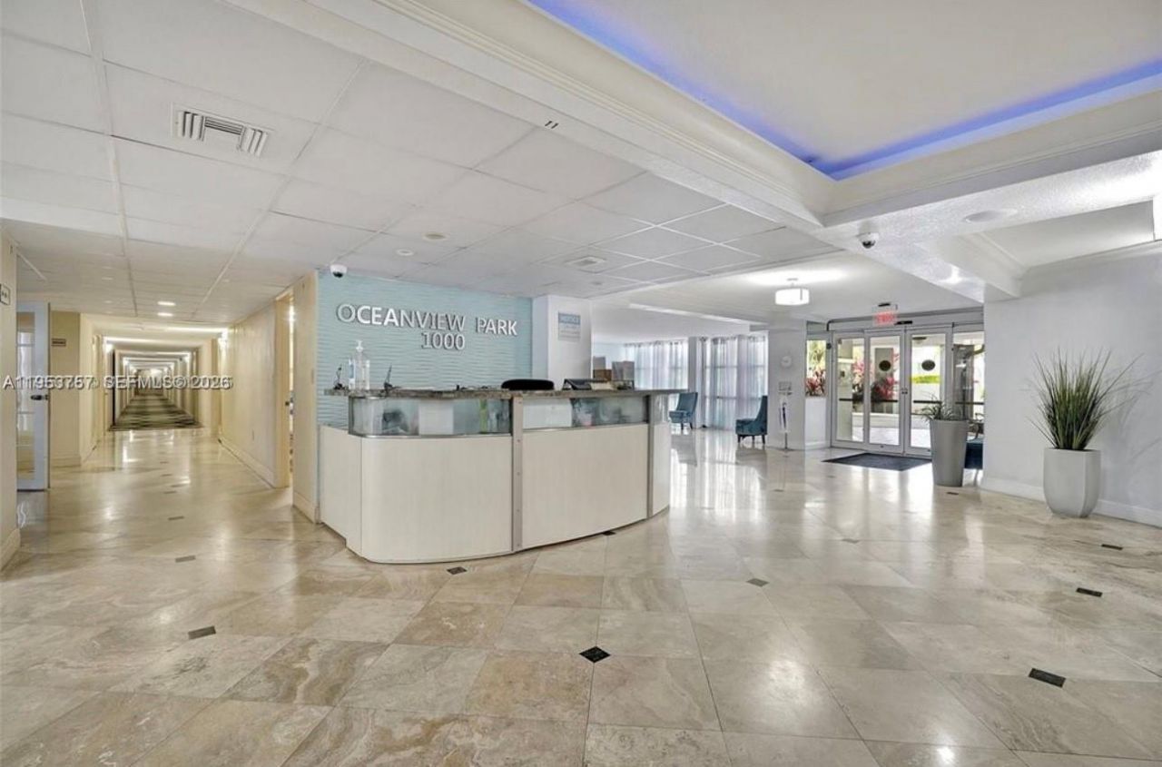 1000 Parkview Dr, Unit 528, Hallandale Beach, FL 33009 Photo