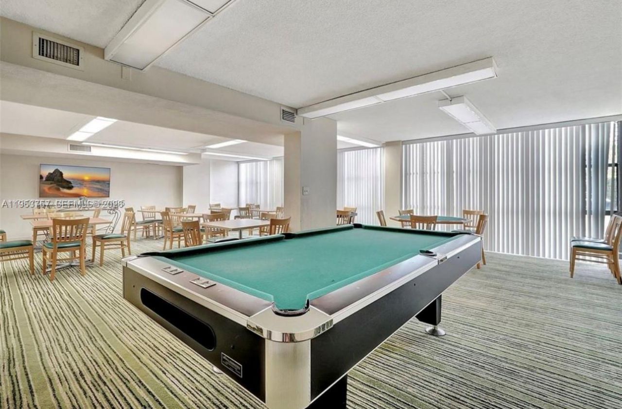 1000 Parkview Dr, Unit 528, Hallandale Beach, FL 33009 Photo