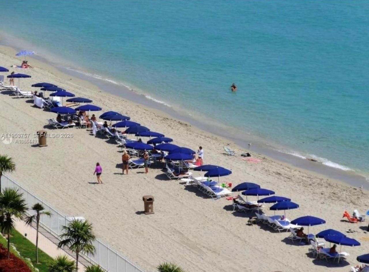 1000 Parkview Dr, Unit 528, Hallandale Beach, FL 33009 Photo