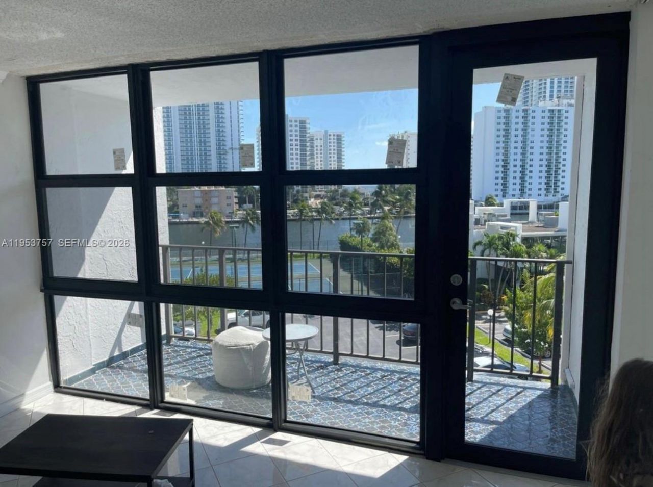 1000 Parkview Dr, Unit 528, Hallandale Beach, FL 33009 Photo