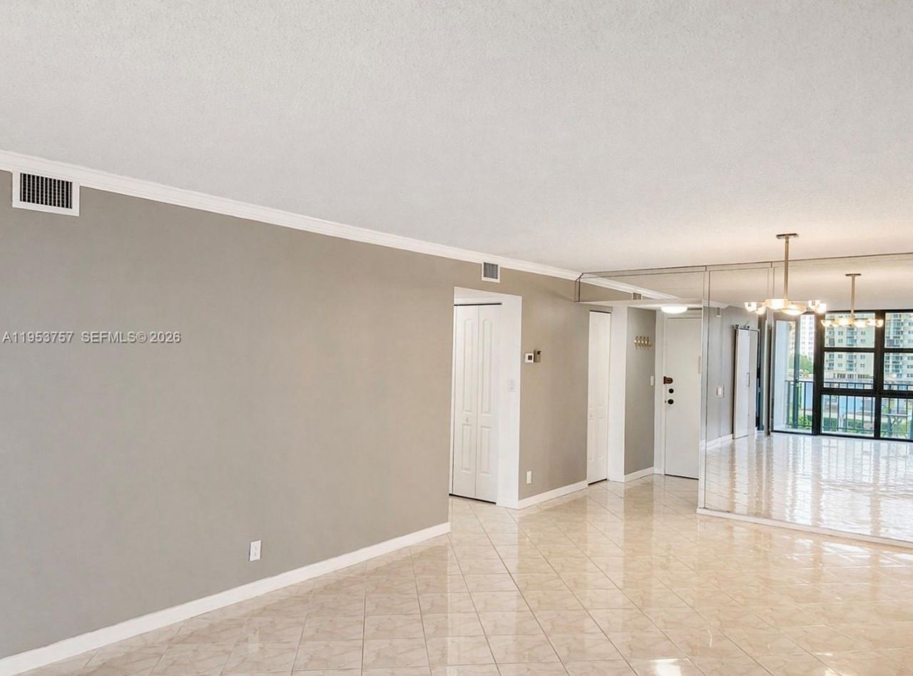 1000 Parkview Dr, Unit 528, Hallandale Beach, FL 33009 Photo