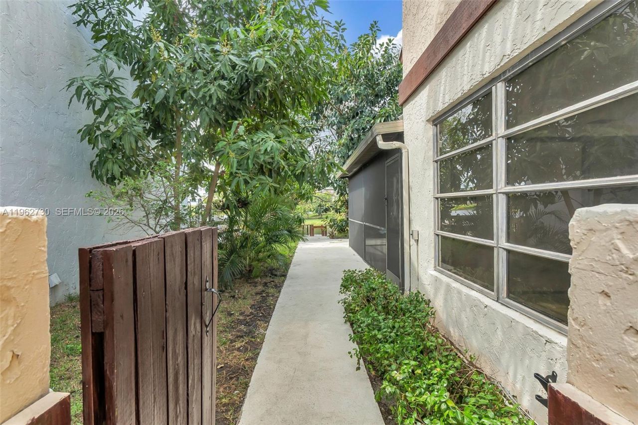 4011 SW 82nd Ter , Davie, FL 33328 Photo