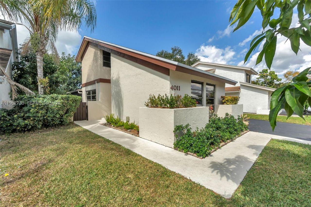 4011 SW 82nd Ter , Davie, FL 33328 Photo
