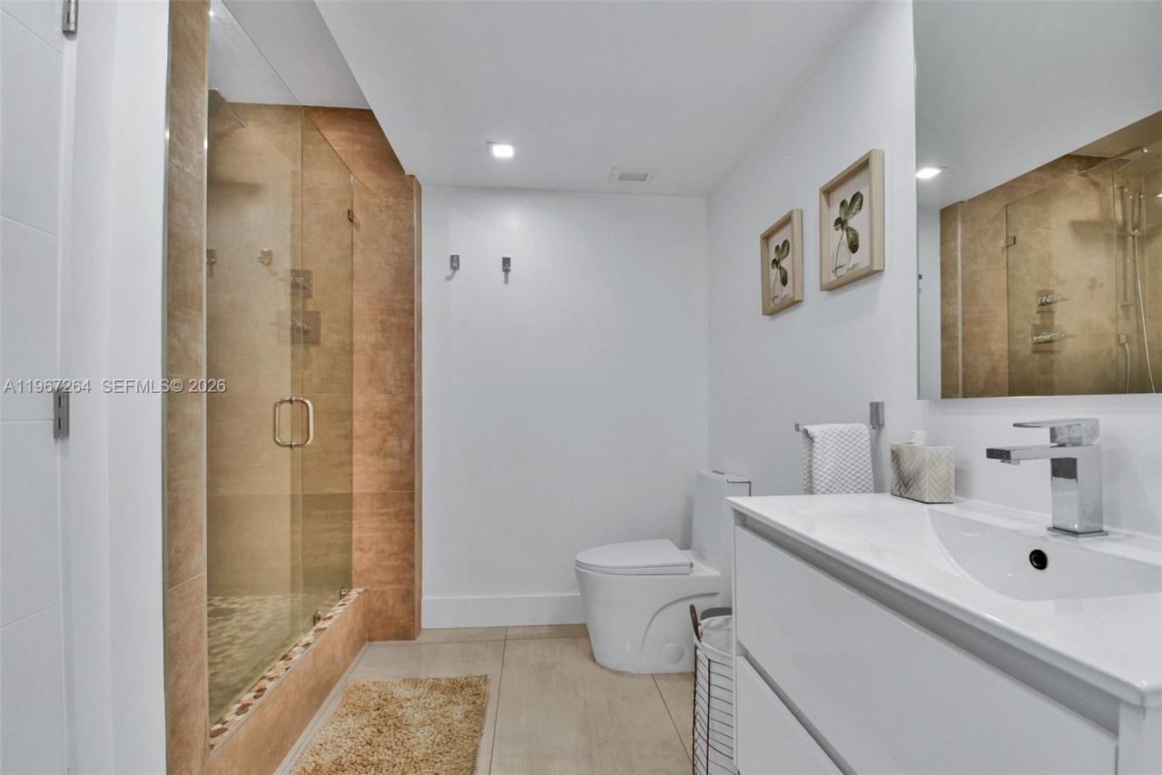 2301 Collins Ave , Unit 303, Miami Beach, FL 33139 Photo