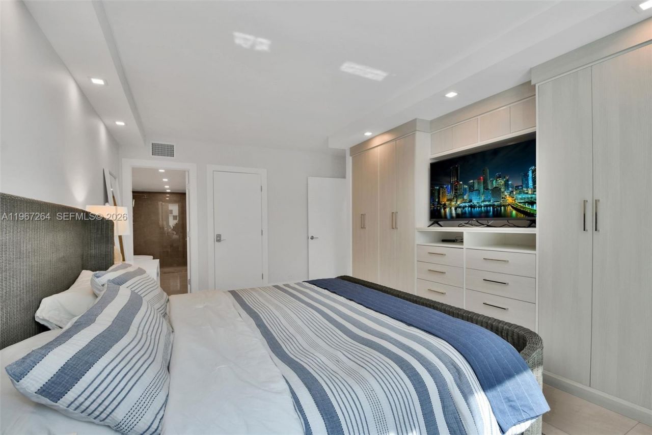 2301 Collins Ave , Unit 303, Miami Beach, FL 33139 Photo