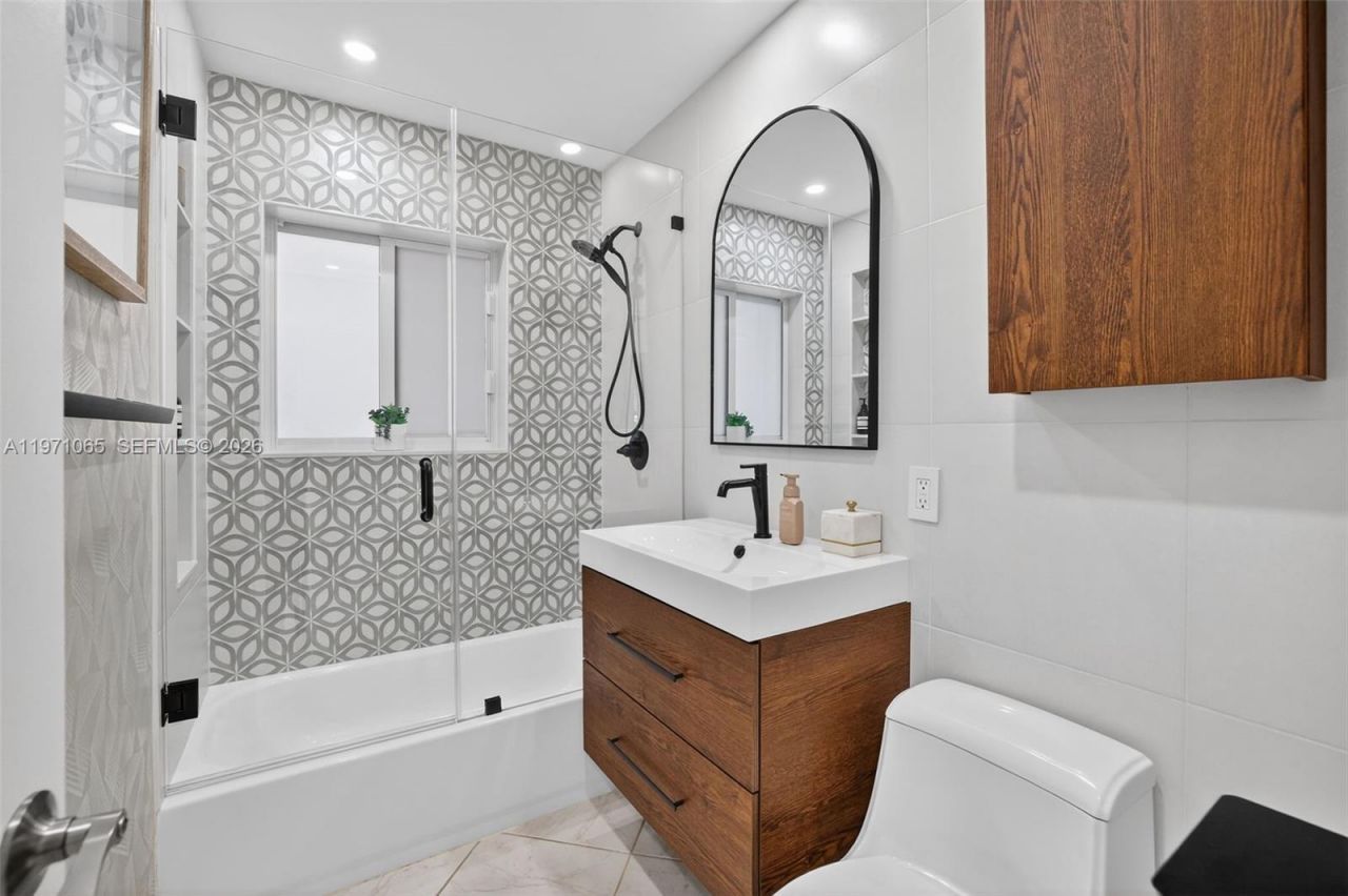 252 SW 23rd St , Fort Lauderdale, FL 33315 Photo