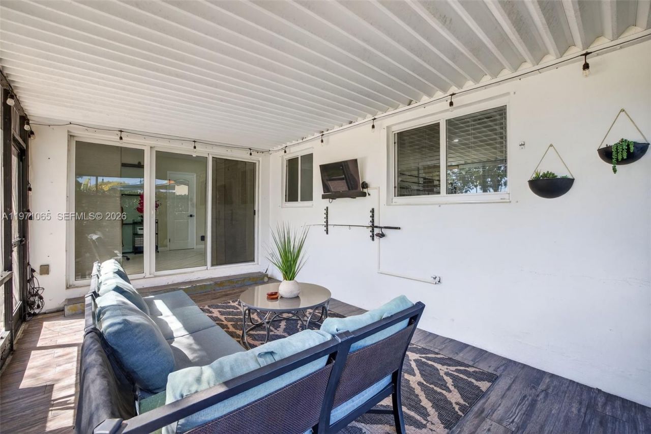 252 SW 23rd St , Fort Lauderdale, FL 33315 Photo